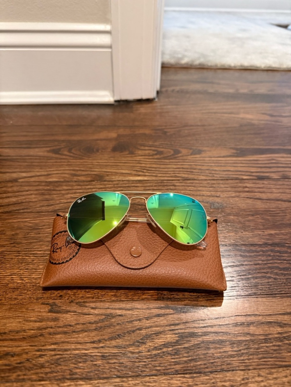 Ray-Ban Aviator Sunglasses with Green-Blue Mirrored Lenses and Gold Frame RB3025